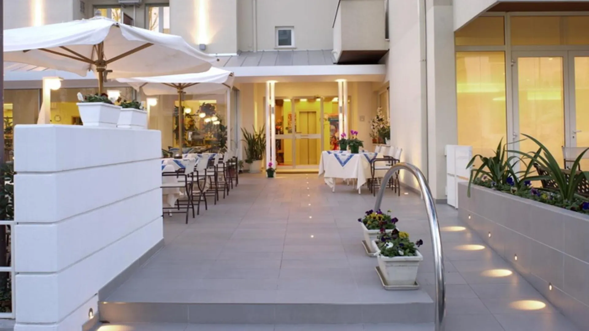 ריצ'יונה Hotel Nives 2*,  איטליה