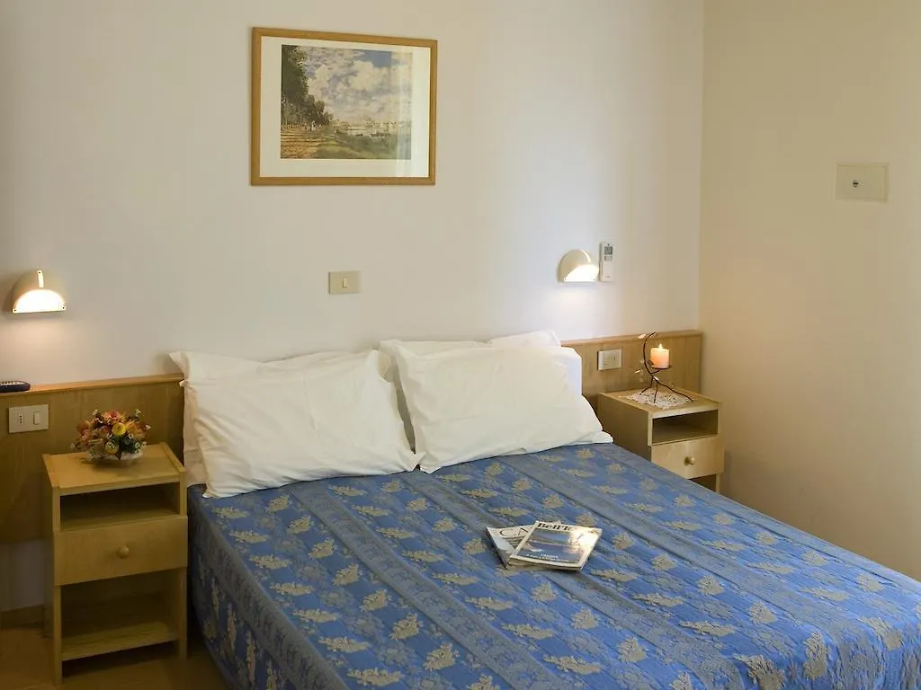 ריצ'יונה Hotel Nives 2*,