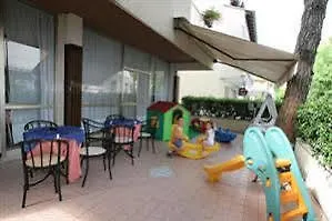 尼维斯酒店 里乔内 2*,